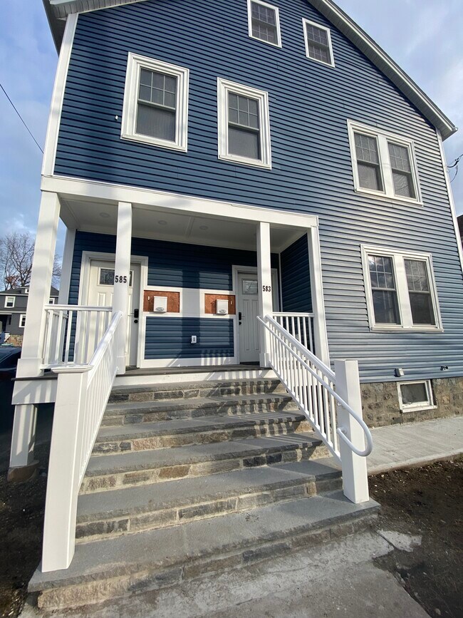 Foto del edificio - 585 Highland Ave