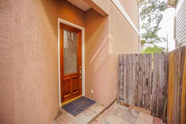 Foto del edificio - 4226 Childress St