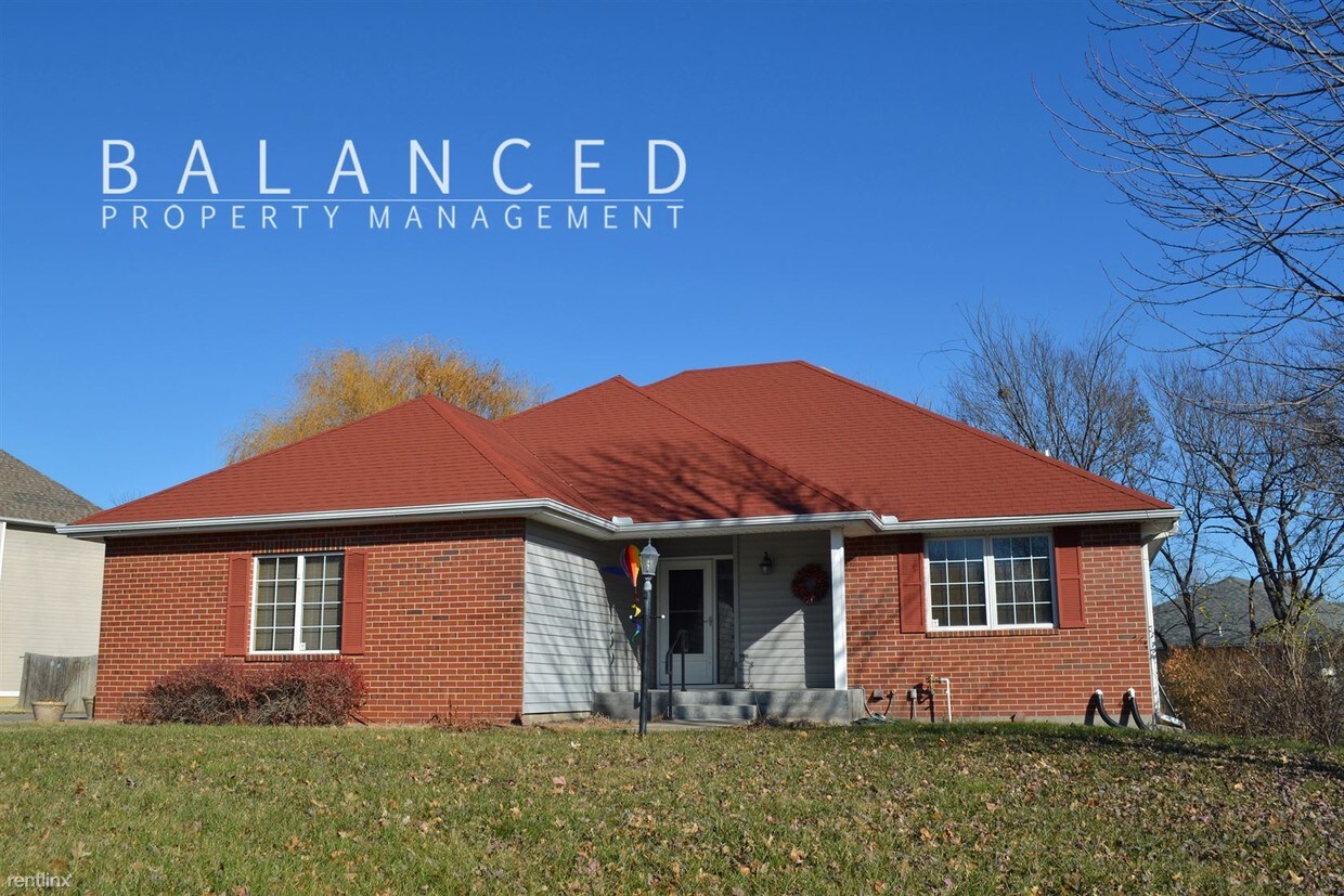 Primary Photo - 4 br, 3 bath House - 2484 SW Kingsrow Rd