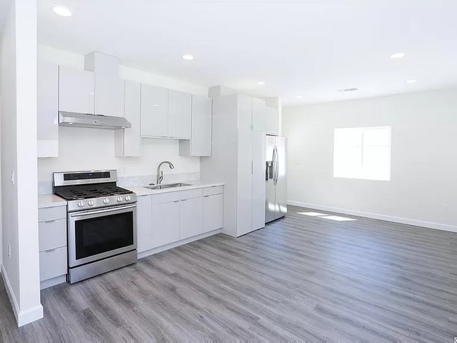 Foto del edificio - 7523 Milwood Ave