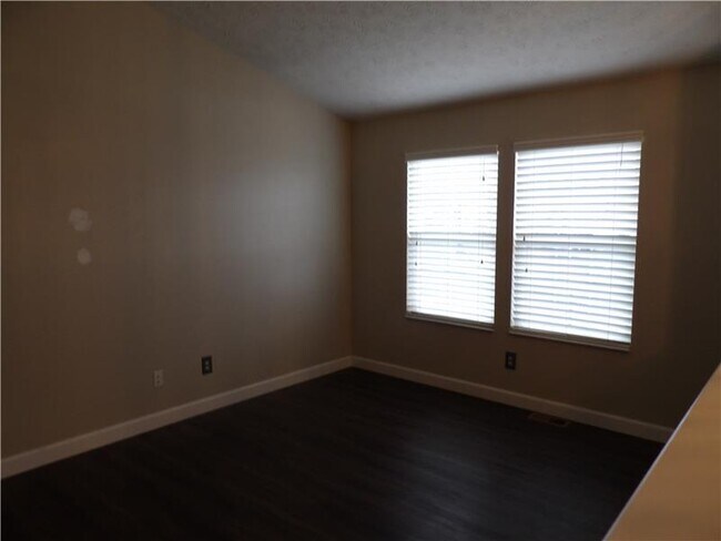 Foto del edificio - 2784 Berwood Ln