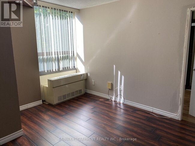 Building Photo - 50 Mississauga Vly Blvd