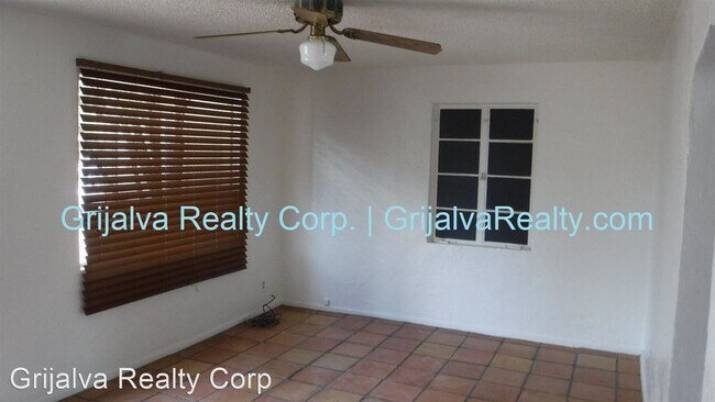 Foto del edificio - 3 br, 2 bath House - 4858 E Seneca St