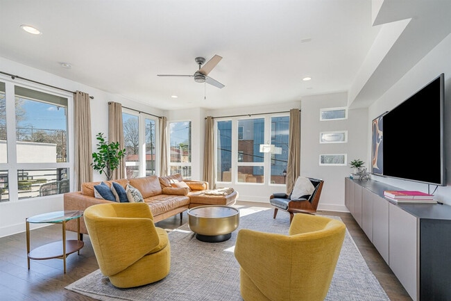 Building Photo - 1659 Duckworth Ave