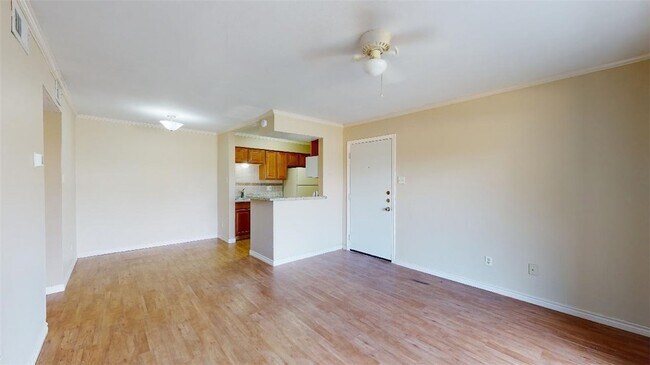 Foto del edificio - 904 University Oaks Blvd