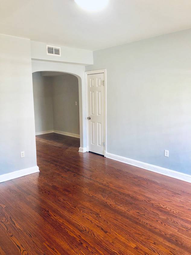 Foto principal - 1327 Bryant St NE