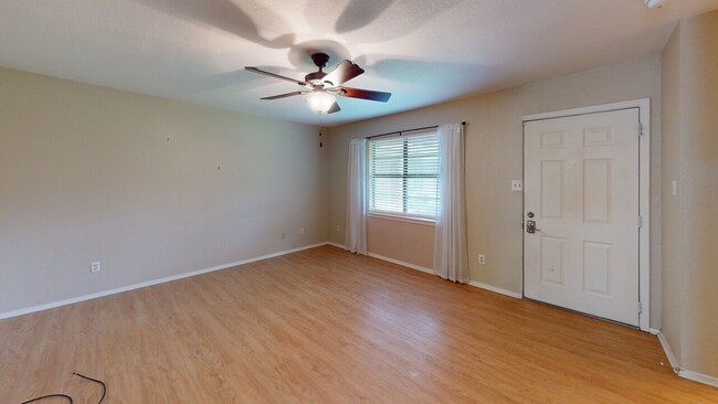 Building Photo - Casablanca Condo #124