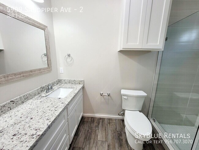 Foto del edificio - 5909 Sandpiper Ave