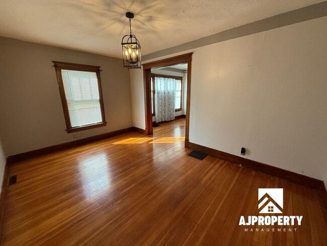 Foto del edificio - 821 N Prairie Ave