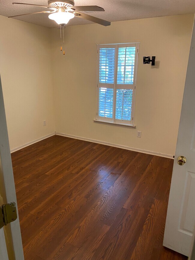 Building Photo - 1490 Amanda Park Ln