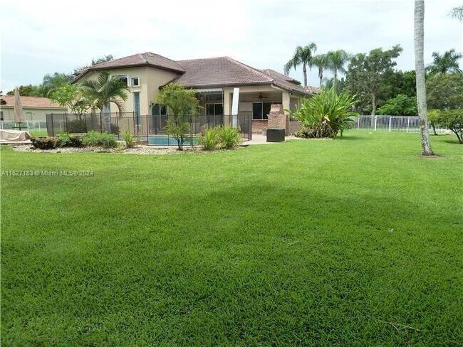 Foto del edificio - 3440 Carlton Ln
