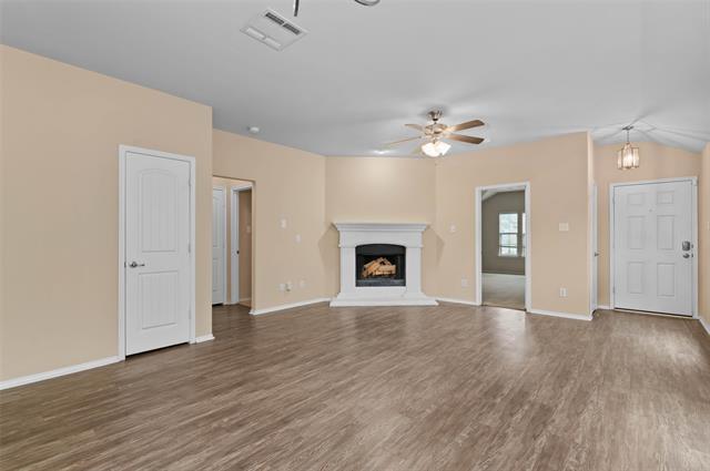 Foto del edificio - 1313 Honeywood Ln