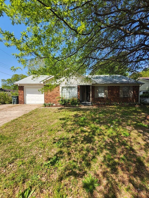 Primary Photo - 3797 Clearbrook St