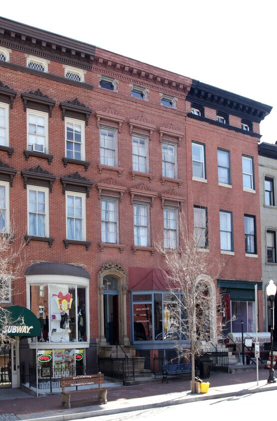 Building Photo - 825 N Charles St