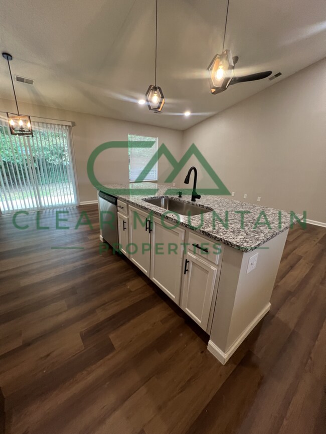 Foto del edificio - MOVE-IN SPECIAL! 1 MONTH FREE - Modern Upd...