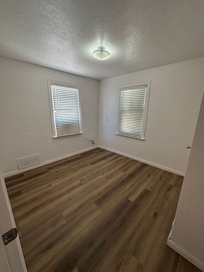 Foto del edificio - Charming Upstairs Apartment