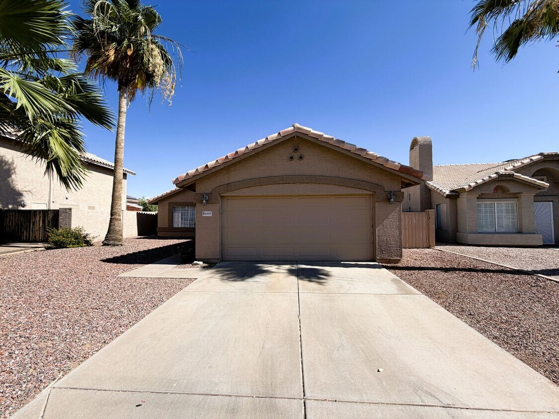 Foto del edificio - 3 bedroom 2 bathroom located in desirable Ahwatukee!