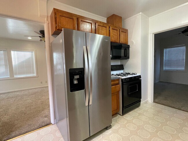 Foto del edificio - Three Bedroom One Bathroom Home in Sacramento