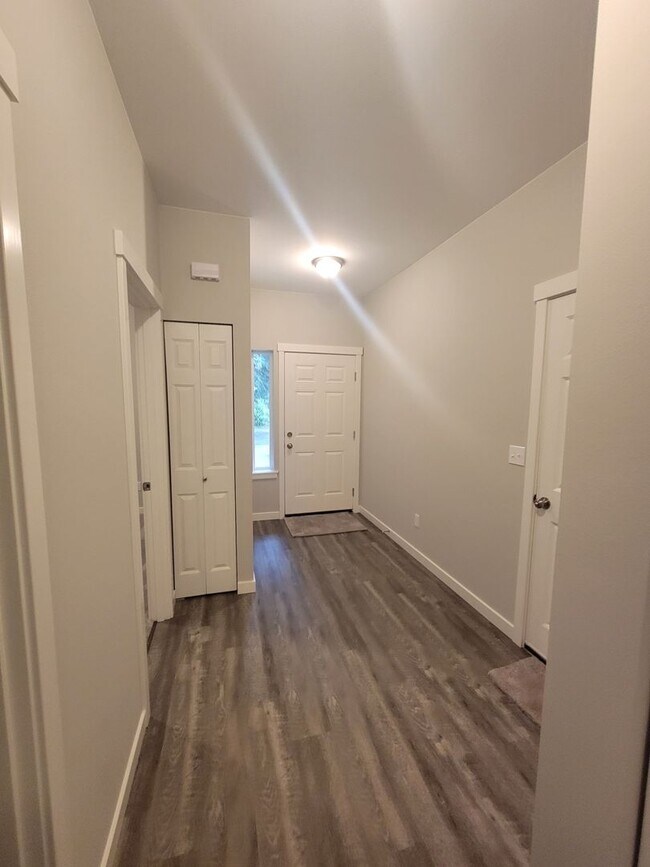 Building Photo - AVAILABLE NOW! New Construction in Yelm ga...