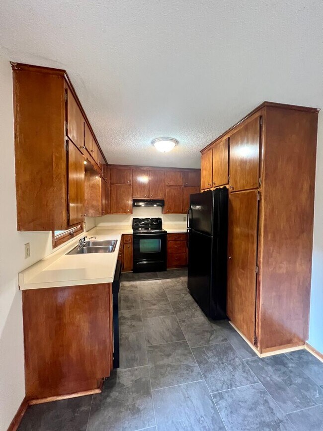 Foto del edificio - NW House Just blocks off of Elton Hills Dr...