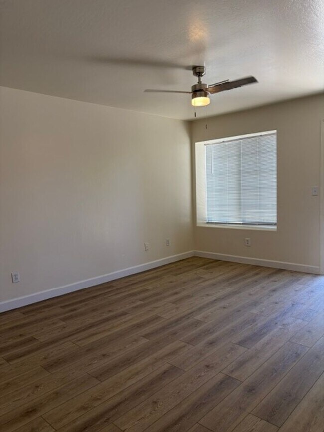 Foto del edificio - 054.1-  3811p  -631 Greenwood Meadow  Ln. -MG/JP