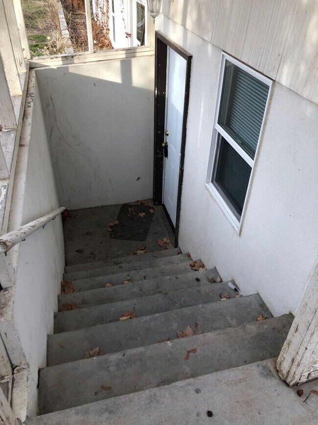 Building Photo - Spacious Basement Apartment in Downtown Caldwell