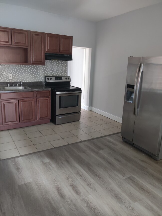 Foto del edificio - 628 N 55th St