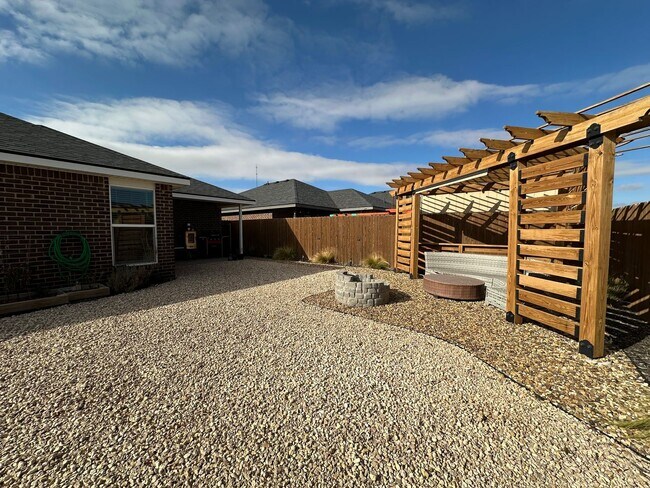 Foto del edificio - Pre leasing for July: 3/2 located in Upland Crossing!