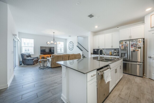 Building Photo - Beautiful 5 Bed/ 3 Bath Home for Rent at S...
