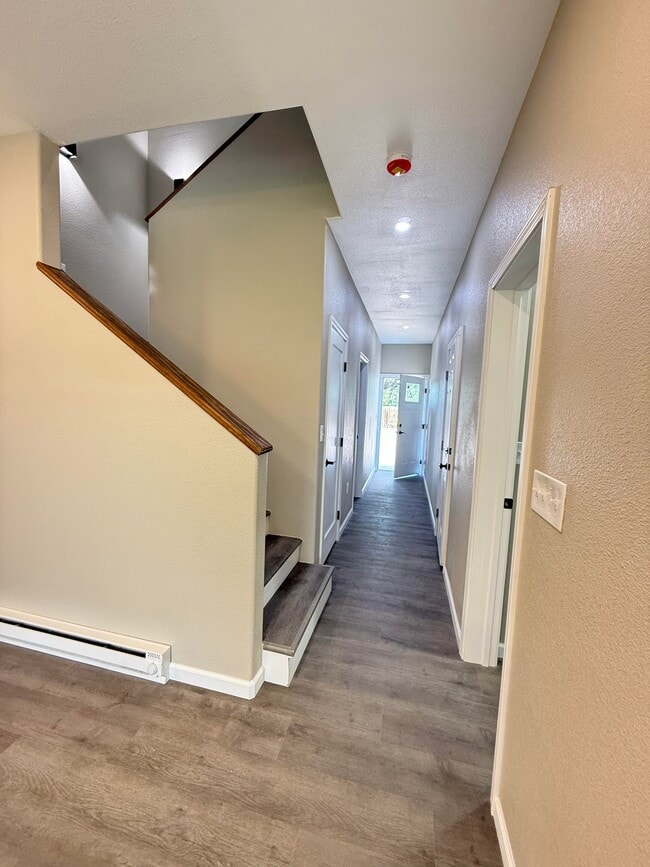Building Photo - 440 Rosette Ln