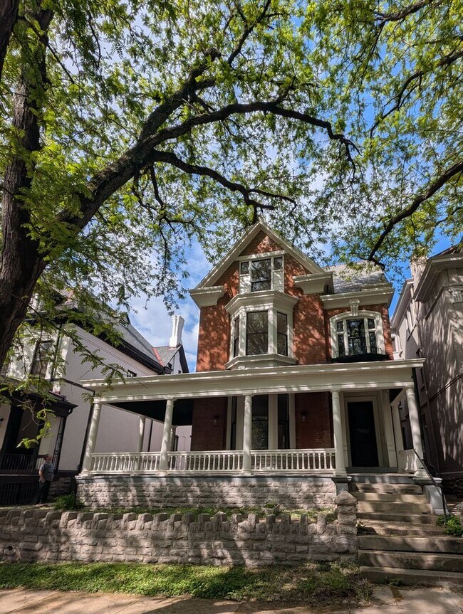 Foto del edificio - Beautifully Renovated, Elegant Apartments in Historic Covington
