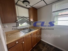 Building Photo - 916 Kussner St