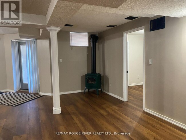 Building Photo - 35 Meekings Dr