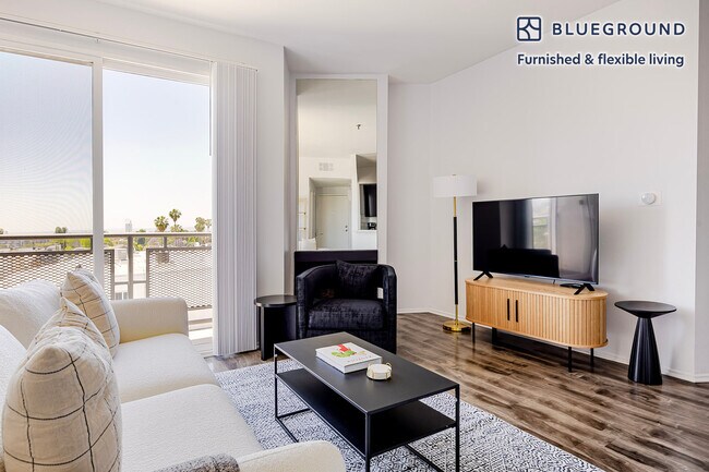 Foto del edificio - 1443 N Fuller Ave