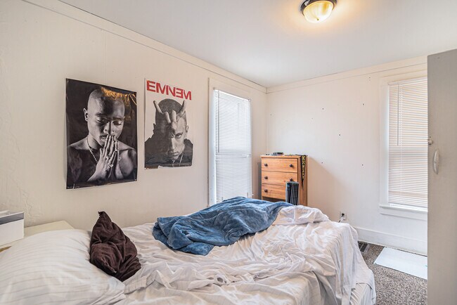 Building Photo - 428 S Division St