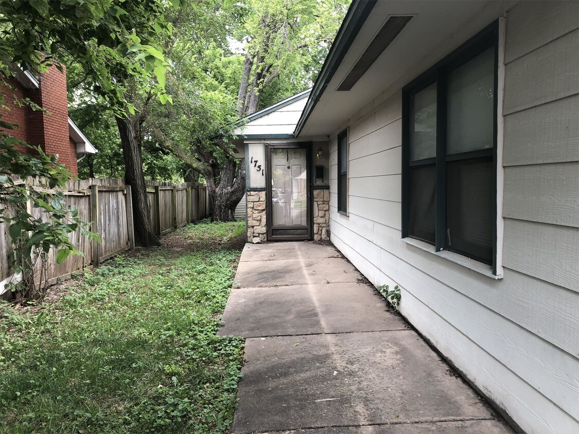 Primary Photo - 1751 N Woodrow Ct