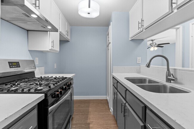Foto del edificio - 533 E 11th St
