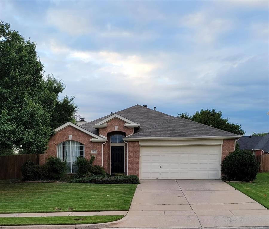 Primary Photo - 2801 Crater Lake Ln