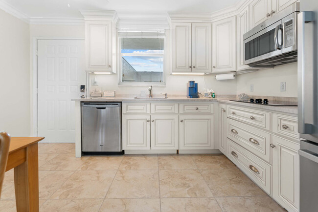 Building Photo - 5500 Bonita Beach Rd SW