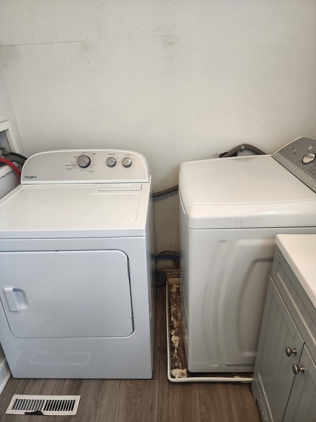 Building Photo - 2815 Pinard St