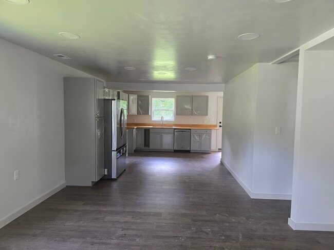 Building Photo - 479 Dowd Rd
