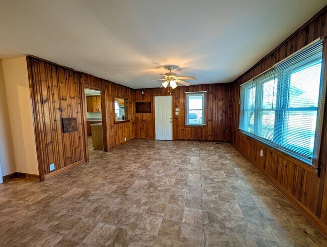 Foto del edificio - For Rent: Charming Country Home in Middlesex – $1,550/month