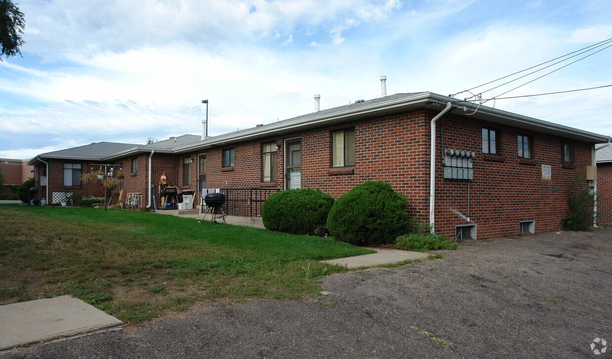 Building Photo - 4445-4481 E Yale Ave