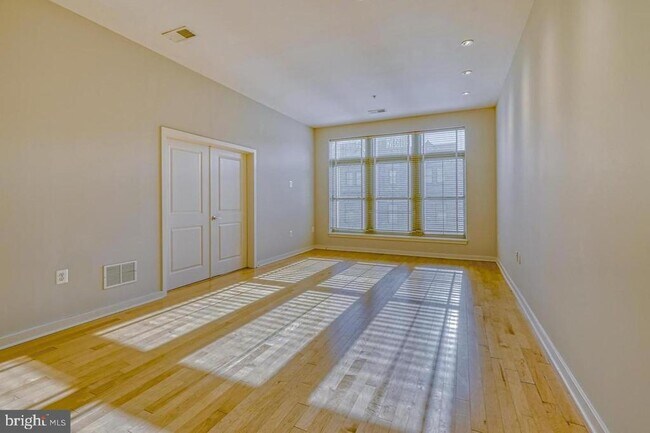 Foto del edificio - 1209 N Charles St