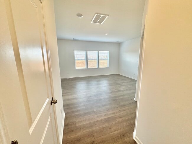 Building Photo - 136 Cougar Ln