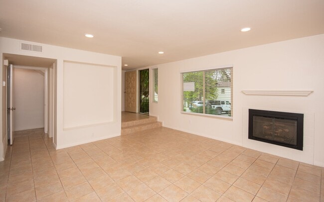 Building Photo - 3706 Yale Dr