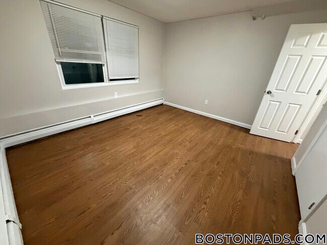 Building Photo - 18 Belmont St