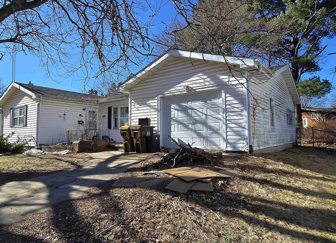 Foto del edificio - Charming 3 Bedroom Ranch Home in Freeport Coming Soon!