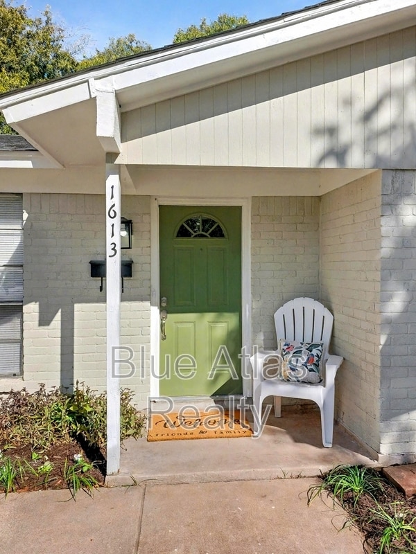 Photo - 1613 Continental Dr