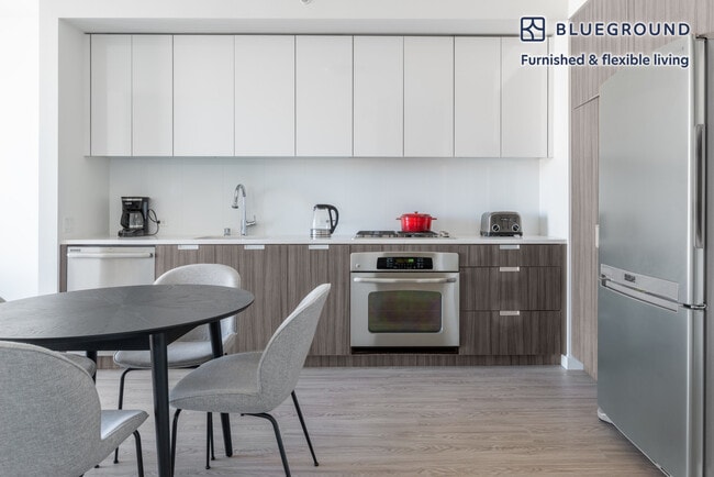 Building Photo - 8 10th St